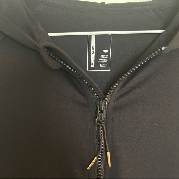 NWT MONDETTA Women's Black Full Zip-up Athleisure Jacket with Hood Size Small - Picture 3 of 9